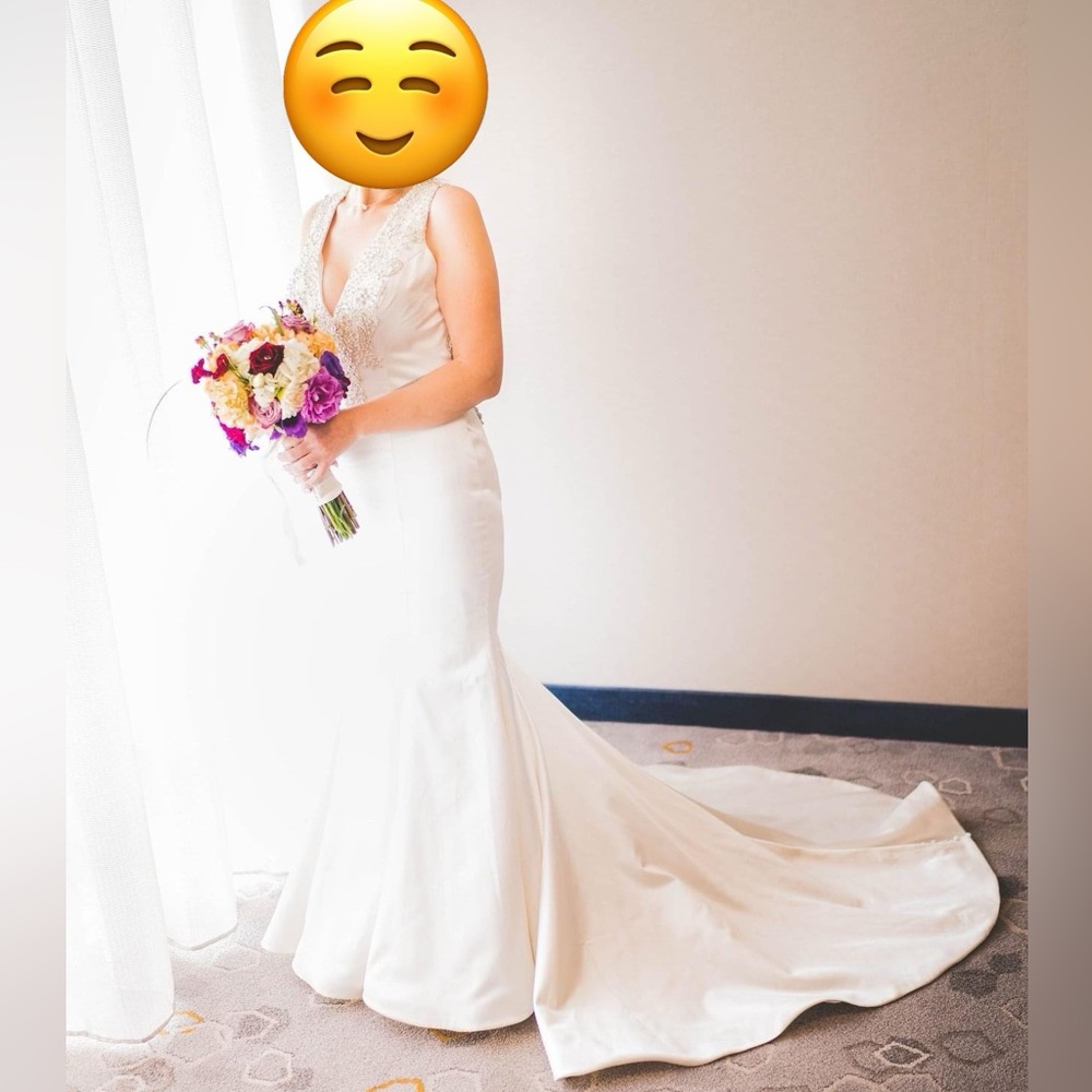 Wedding Dress/Bridal Gown Allure Bridal size 10 cream color